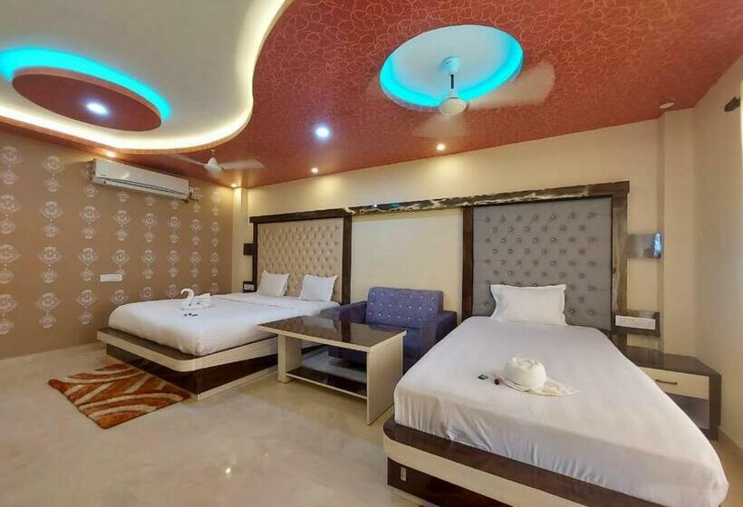 חדר סטנדרט לשלושה עם נוף לגינה, Sweet Dream Beach Resort !! 50 Mts From Beach ! Peaceful Room With Garden View Free Parking !!