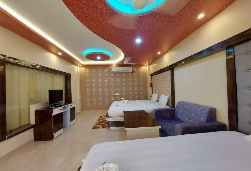 חדר סטנדרט לשלושה עם נוף לגינה, Sweet Dream Beach Resort !! 50 Mts From Beach ! Peaceful Room With Garden View Free Parking !!