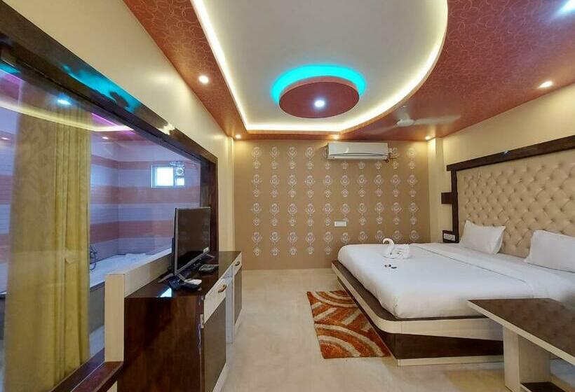 חדר סטנדרט לשלושה עם נוף לגינה, Sweet Dream Beach Resort !! 50 Mts From Beach ! Peaceful Room With Garden View Free Parking !!