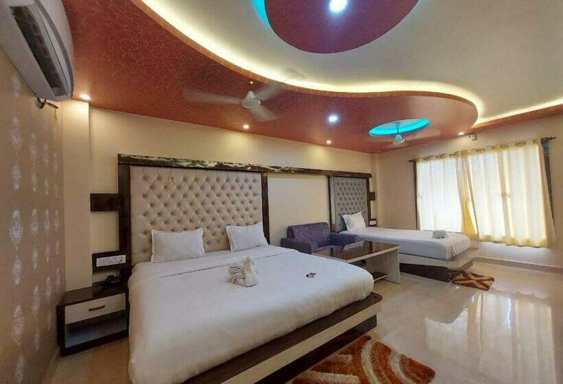 חדר סטנדרט לשלושה עם נוף לגינה, Sweet Dream Beach Resort !! 50 Mts From Beach ! Peaceful Room With Garden View Free Parking !!