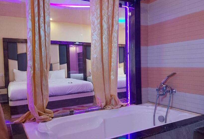 חדר משפחתי צדדי נוף לים, Sweet Dream Beach Resort !! 50 Mts From Beach ! Peaceful Room With Garden View Free Parking !!