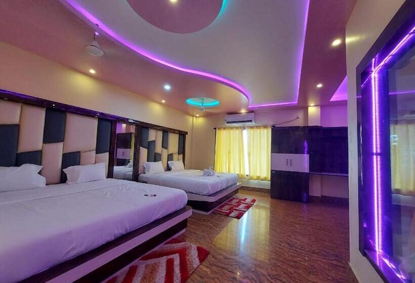 חדר משפחתי צדדי נוף לים, Sweet Dream Beach Resort !! 50 Mts From Beach ! Peaceful Room With Garden View Free Parking !!