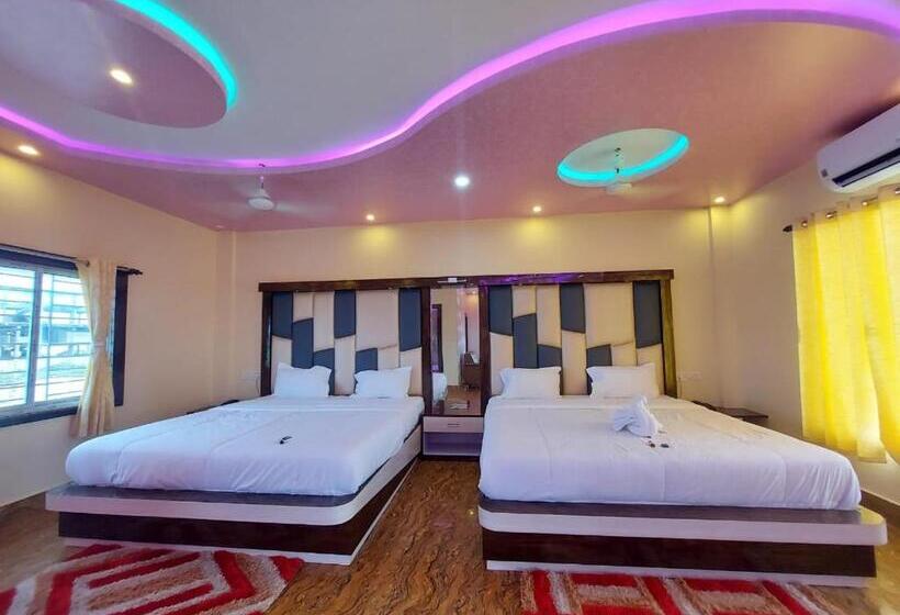 חדר משפחתי צדדי נוף לים, Sweet Dream Beach Resort !! 50 Mts From Beach ! Peaceful Room With Garden View Free Parking !!