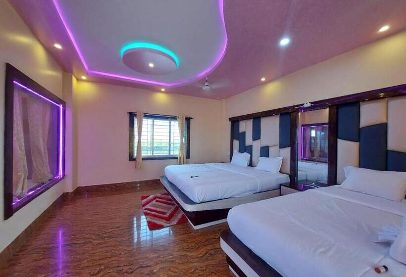 חדר משפחתי צדדי נוף לים, Sweet Dream Beach Resort !! 50 Mts From Beach ! Peaceful Room With Garden View Free Parking !!