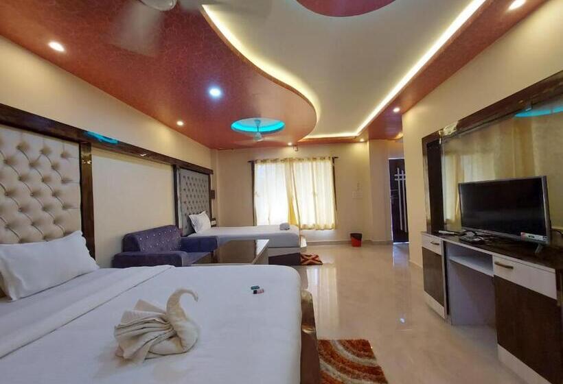 חדר סטנדרט לשלושה עם נוף לגינה, Sweet Dream Beach Resort !! 50 Mts From Beach ! Peaceful Room With Garden View Free Parking !!