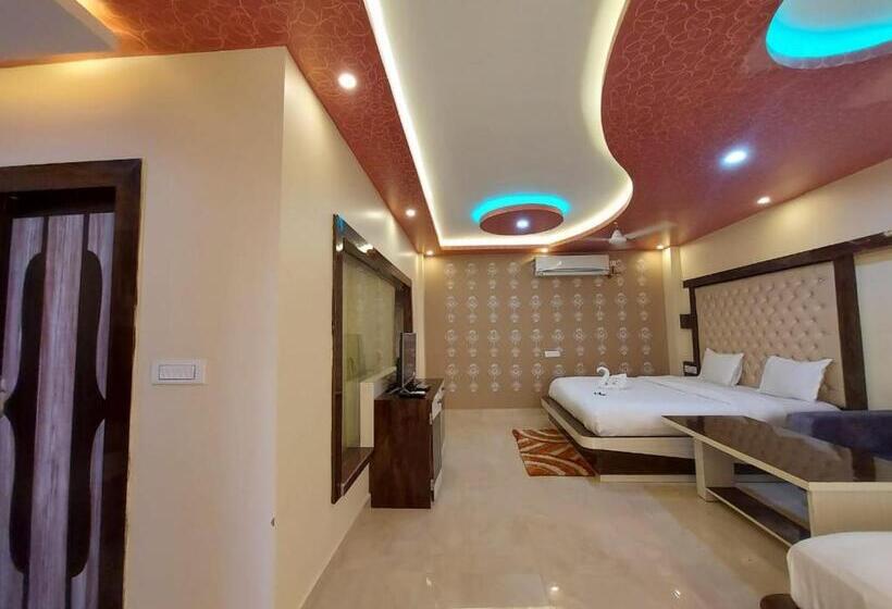 חדר סטנדרט לשלושה עם נוף לגינה, Sweet Dream Beach Resort !! 50 Mts From Beach ! Peaceful Room With Garden View Free Parking !!