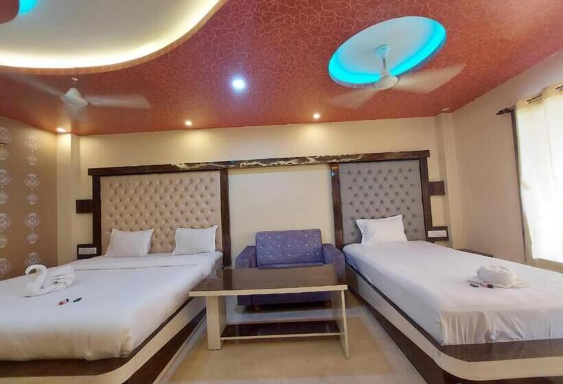 חדר סטנדרט לשלושה עם נוף לגינה, Sweet Dream Beach Resort !! 50 Mts From Beach ! Peaceful Room With Garden View Free Parking !!