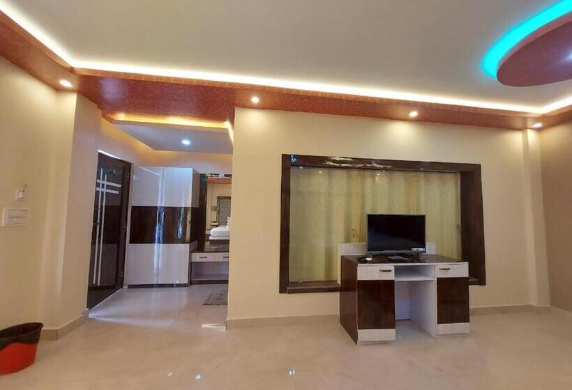 חדר סטנדרט לשלושה עם נוף לגינה, Sweet Dream Beach Resort !! 50 Mts From Beach ! Peaceful Room With Garden View Free Parking !!