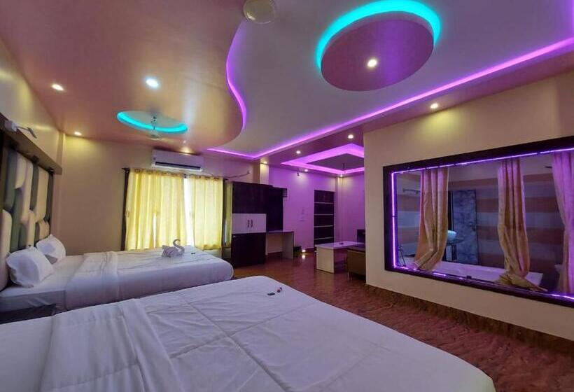 חדר משפחתי צדדי נוף לים, Sweet Dream Beach Resort !! 50 Mts From Beach ! Peaceful Room With Garden View Free Parking !!