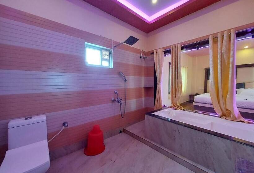 חדר משפחתי צדדי נוף לים, Sweet Dream Beach Resort !! 50 Mts From Beach ! Peaceful Room With Garden View Free Parking !!