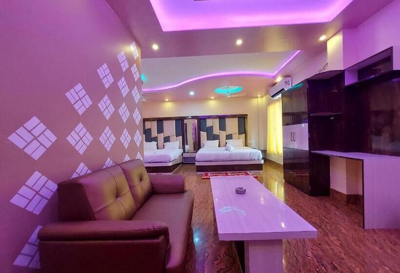 חדר משפחתי צדדי נוף לים, Sweet Dream Beach Resort !! 50 Mts From Beach ! Peaceful Room With Garden View Free Parking !!