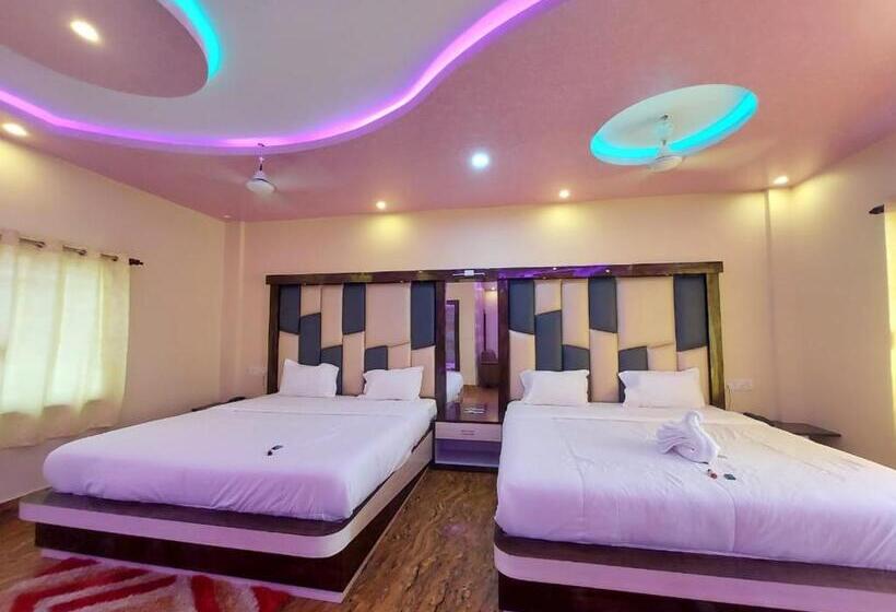 חדר משפחתי צדדי נוף לים, Sweet Dream Beach Resort !! 50 Mts From Beach ! Peaceful Room With Garden View Free Parking !!