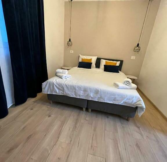 اتاق استاندارد, Maison 25