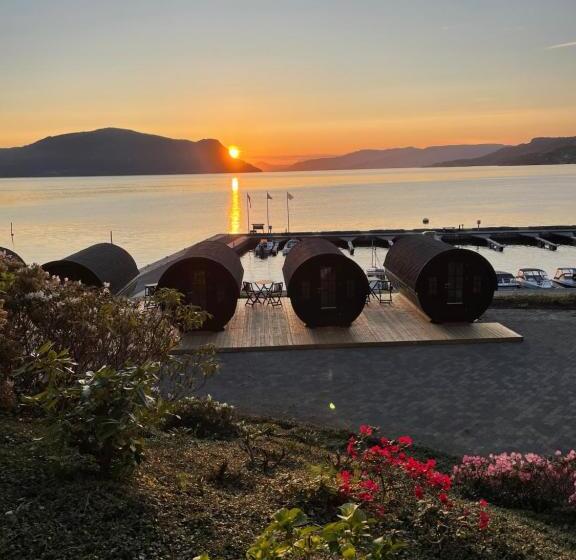 חדר סטנדרט עם מיטת קינג, Sleeping Barrel Lodge Smaken Av Ryfylke Event As, Drives Ikke Som Hotell