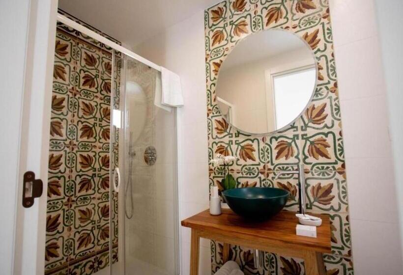 חדר סטנדרט לשלושה, Corte Arneo 1939