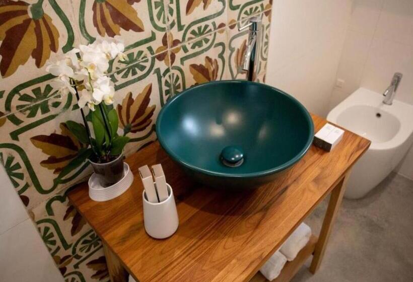 חדר סטנדרט לשלושה, Corte Arneo 1939