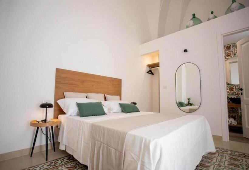 חדר סטנדרט לשלושה, Corte Arneo 1939