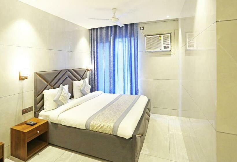 Номер Стандарт, Frankstay By Hotel Preet In 05 Mints Walking Distance Nizamuddin Railway Station
