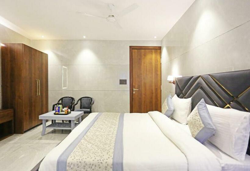 Стандартный Номер Кровать Кинг, Frankstay By Hotel Preet In 05 Mints Walking Distance Nizamuddin Railway Station