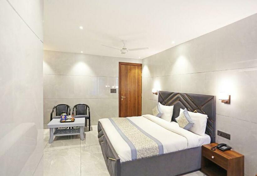 Cameră Standard Pat King Size, Frankstay By Hotel Preet In 05 Mints Walking Distance Nizamuddin Railway Station