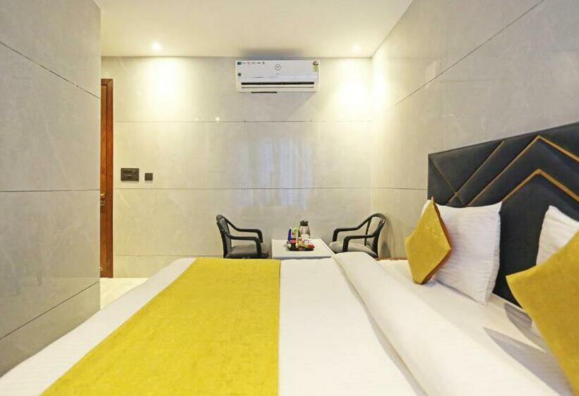 带大床的标准间, Frankstay By Hotel Preet In 05 Mints Walking Distance Nizamuddin Railway Station
