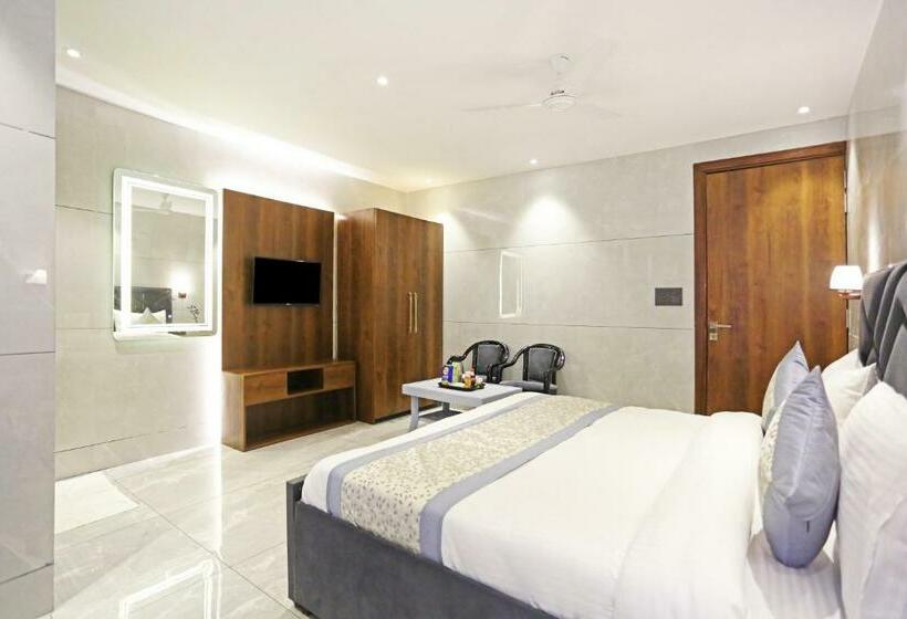 Cameră Standard Pat King Size, Frankstay By Hotel Preet In 05 Mints Walking Distance Nizamuddin Railway Station