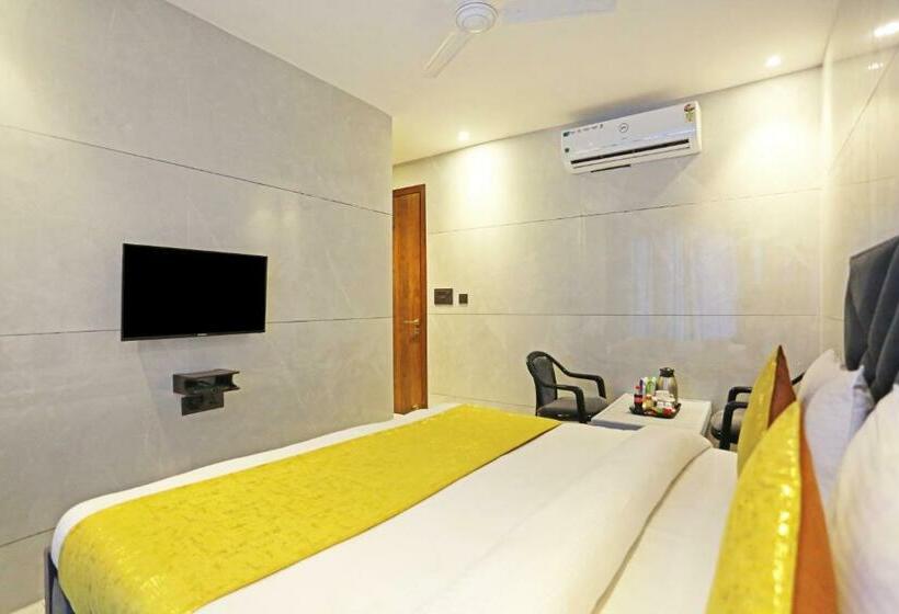 带大床的标准间, Frankstay By Hotel Preet In 05 Mints Walking Distance Nizamuddin Railway Station