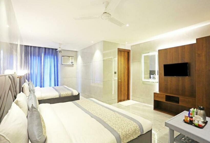 Suite Familiar, Frankstay By Hotel Preet In 05 Mints Walking Distance Nizamuddin Railway Station