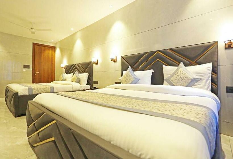 Family Suite, Frankstay By Hotel Preet In 05 Mints Walking Distance Nizamuddin Railway Station