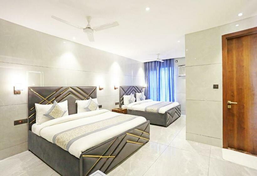 家庭套房, Frankstay By Hotel Preet In 05 Mints Walking Distance Nizamuddin Railway Station