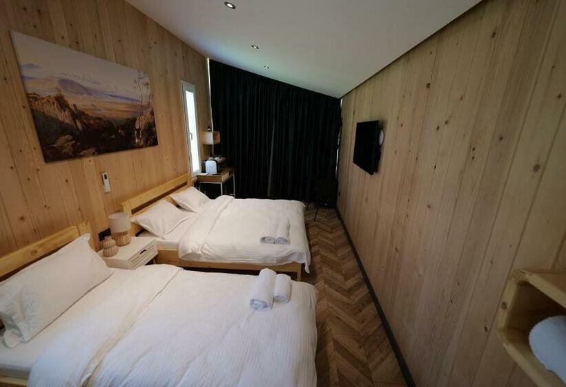 패밀리 룸, Agroturizëm Ndryshe