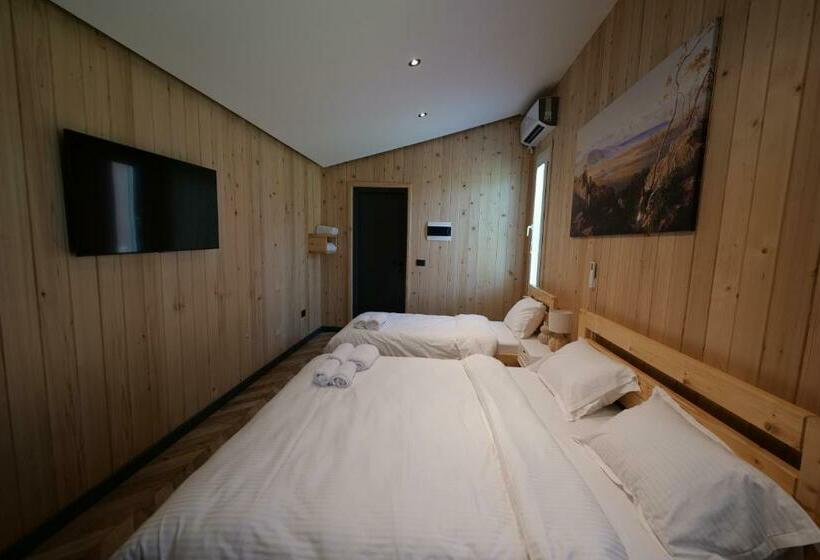 패밀리 룸, Agroturizëm Ndryshe