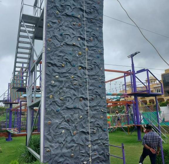 غرفة إقتصادية, Treasure Of Kumbhalgarh