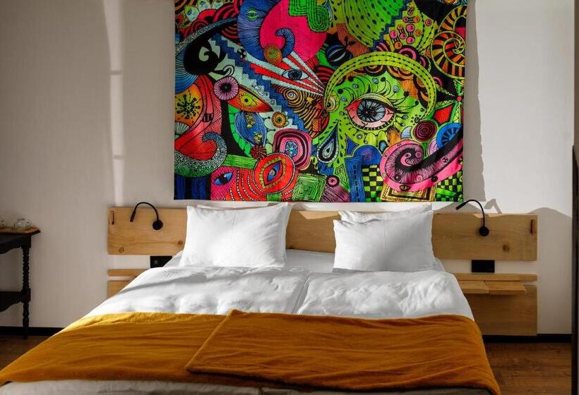 اتاق استاندارد, Hydeout Bakuriani