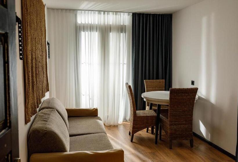 اتاق خانوادگی, Hydeout Bakuriani