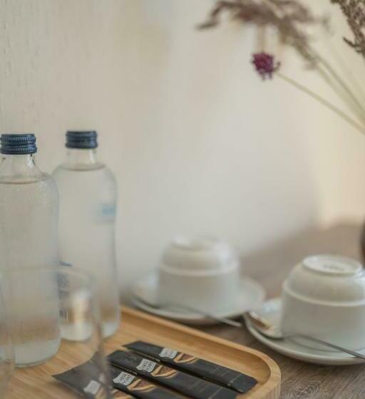 اتاق استاندارد با چشم‌انداز کوهستان, In Gremi