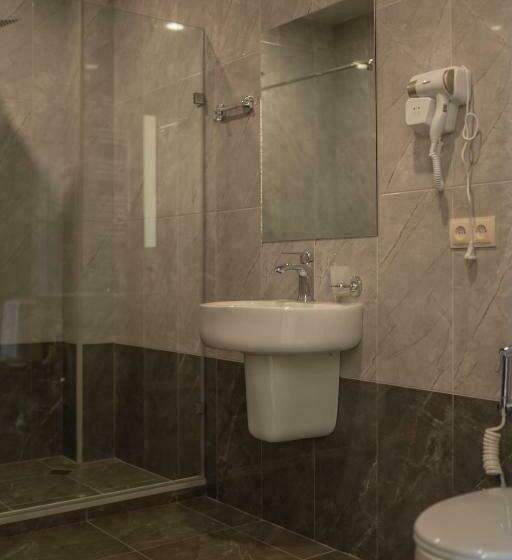 اتاق خانوادگی, In Gremi