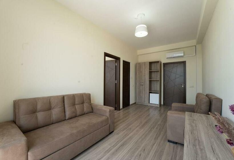 اتاق خانوادگی, In Gremi