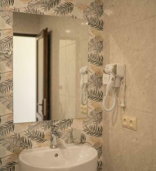 اتاق استاندارد, In Gremi