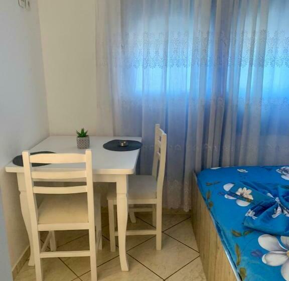 اتاق اکونومی, Vila Eljus