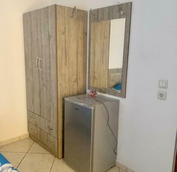 اتاق اکونومی, Vila Eljus