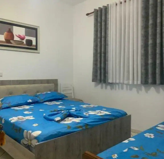 اتاق ساده سه‌ نفره, Vila Eljus