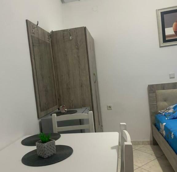 اتاق ساده سه‌ نفره, Vila Eljus