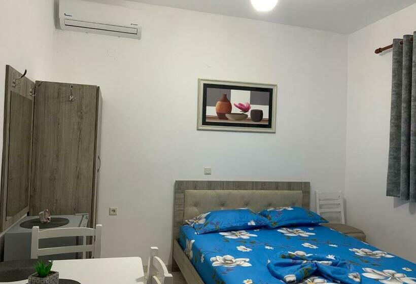 اتاق ساده سه‌ نفره, Vila Eljus