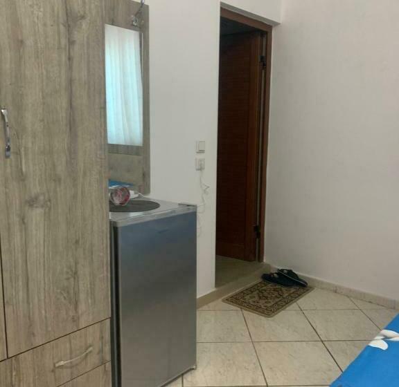 اتاق اکونومی, Vila Eljus