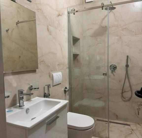 اتاق ساده سه‌ نفره, Vila Eljus