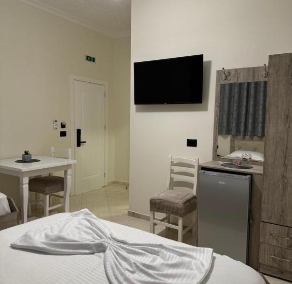 اتاق ساده سه‌ نفره, Vila Eljus