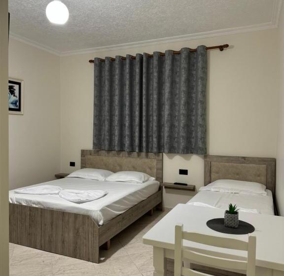 اتاق ساده سه‌ نفره, Vila Eljus