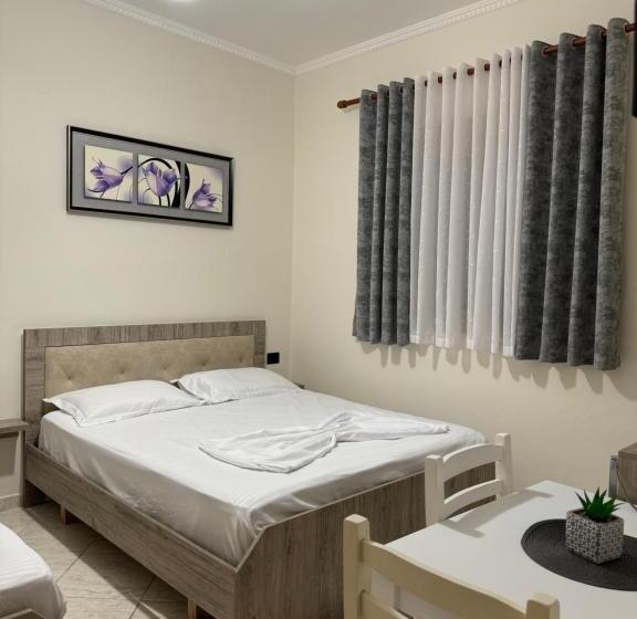 اتاق ساده سه‌ نفره, Vila Eljus