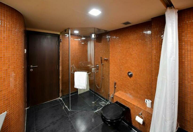 جناح, Premier Tamanna